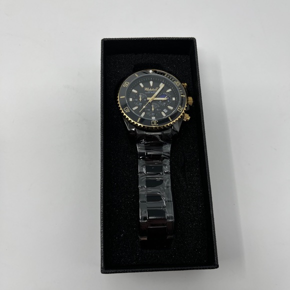 Mens stainless steel Watch sport waterproof black on gold - Picture 3 of 4